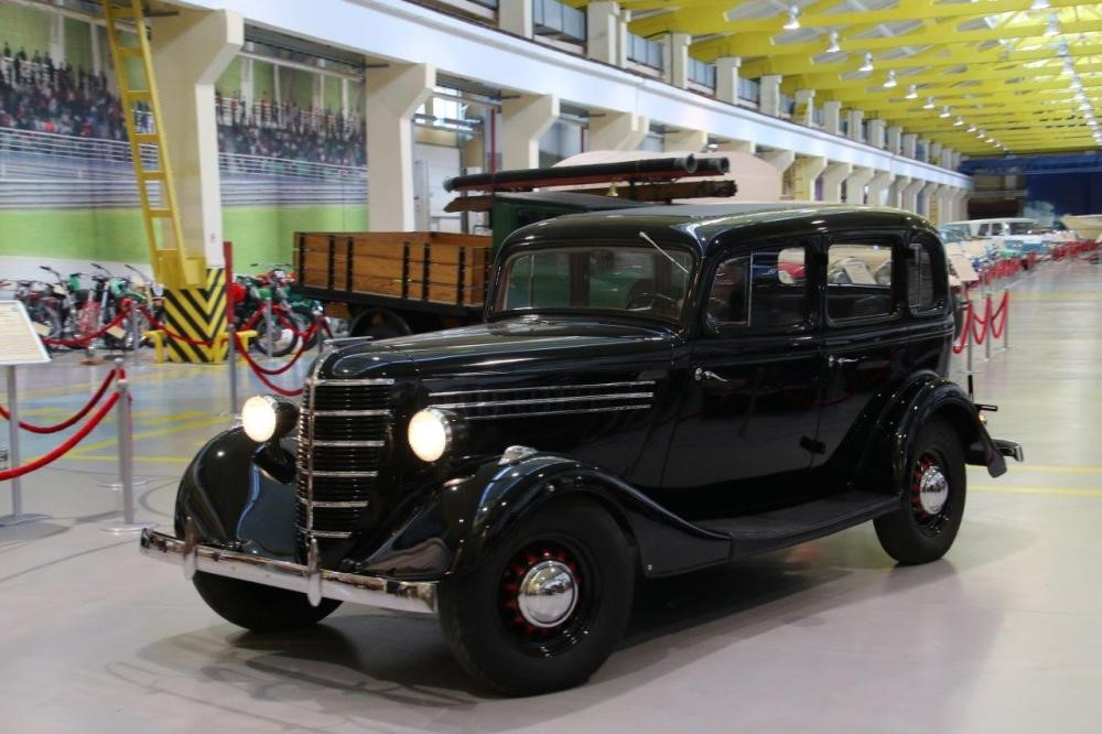 Черная Эмка на выставке ретро-автомобилей, Тюмень
